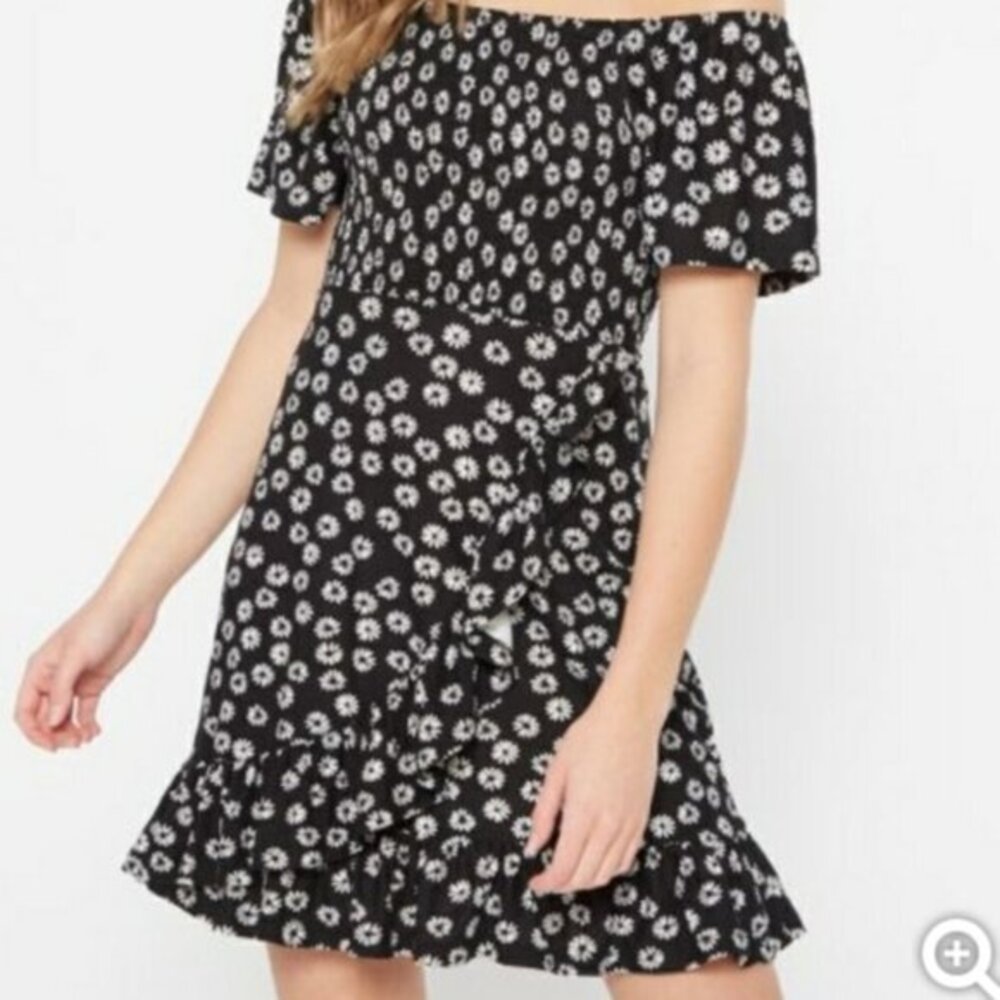 💚 BOGO FREE 💚 RUE 21 DAISY FLORAL RUFFLE MINI DRESS